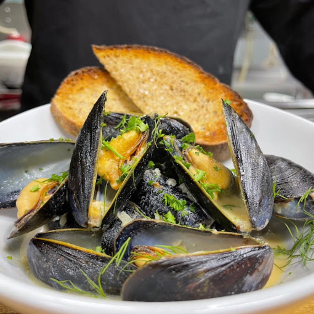 Carte Blanche Fine Dining & Craft Cocktails in Hamburg NY